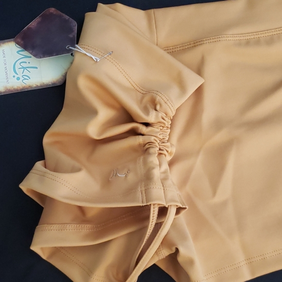 Mika Yoga Wear Shorts - Picture 3 of 6